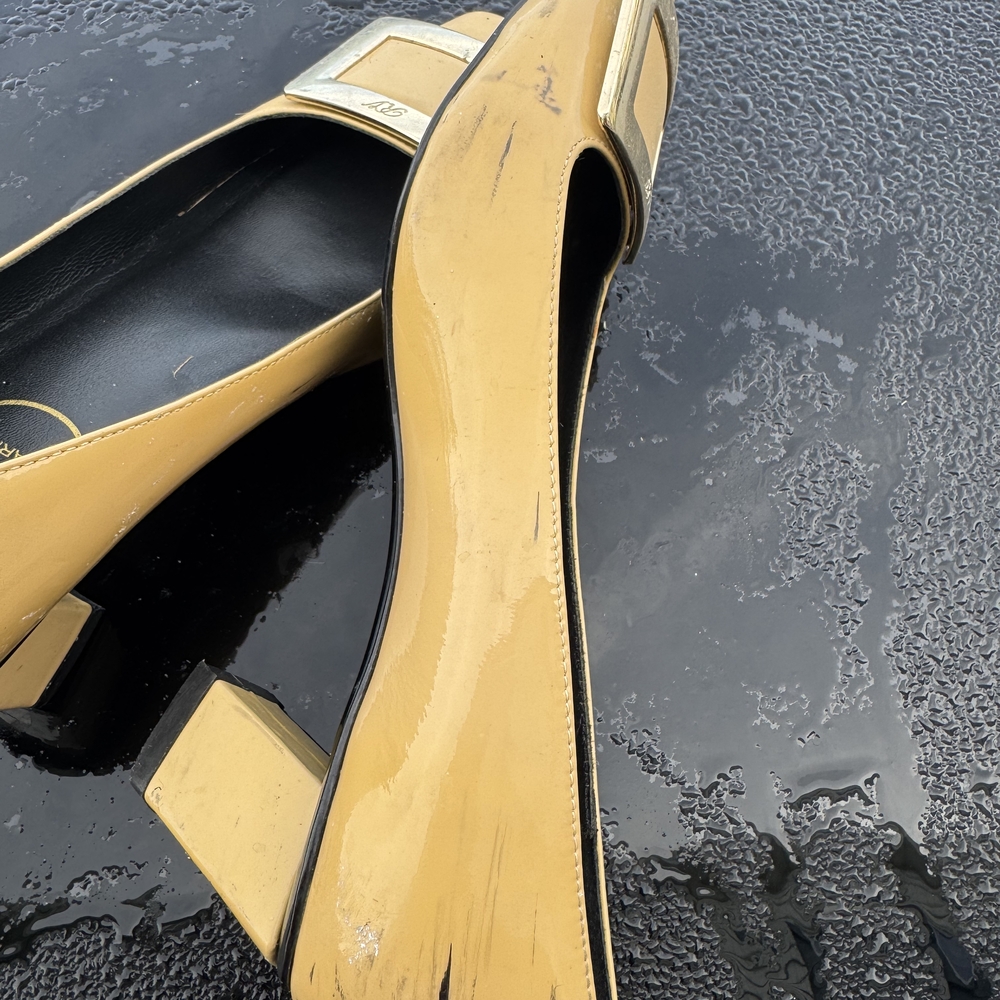 Roger Vivier Tan Heels with Gold Buckle - Picture 4 of 5